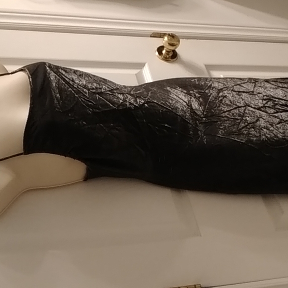 Le Chateau, Metallic Overlay, Side-Slit Formal Dress - Picture 3 of 6